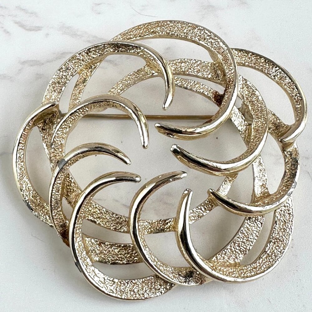 Sarah Coventry Signed Gold-Tone Swirl Brooch Pin 2"